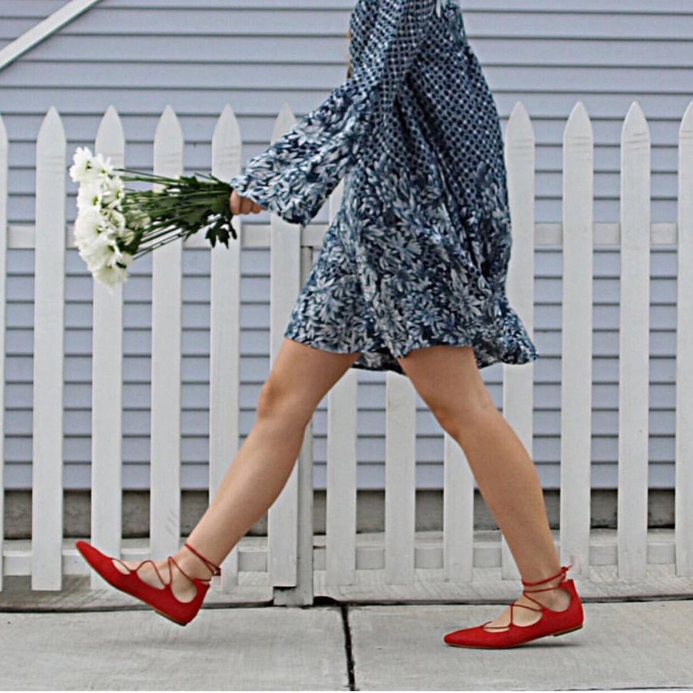 NIB Made in Italy Exotic Red Ghillie Lace Up Flats - Picture 3 of 5